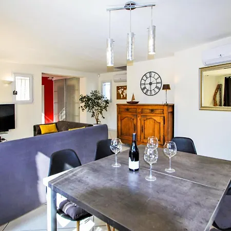 Holiday home Nice In With Kitchen